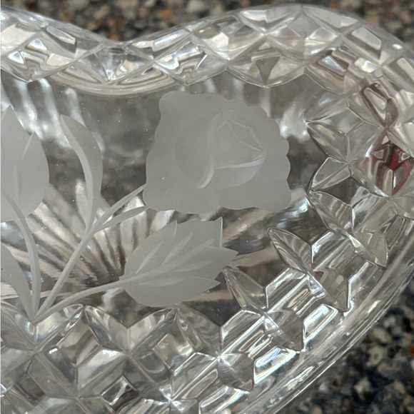 Heart-Shaped Crystal Candy Box - Picture 4 of 8
